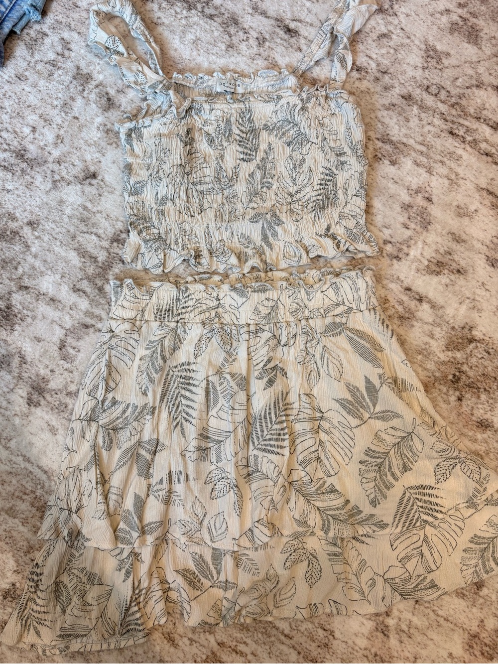 Two-Piece Leaf Print Crop Top & Skirt Set - Cream and Gray